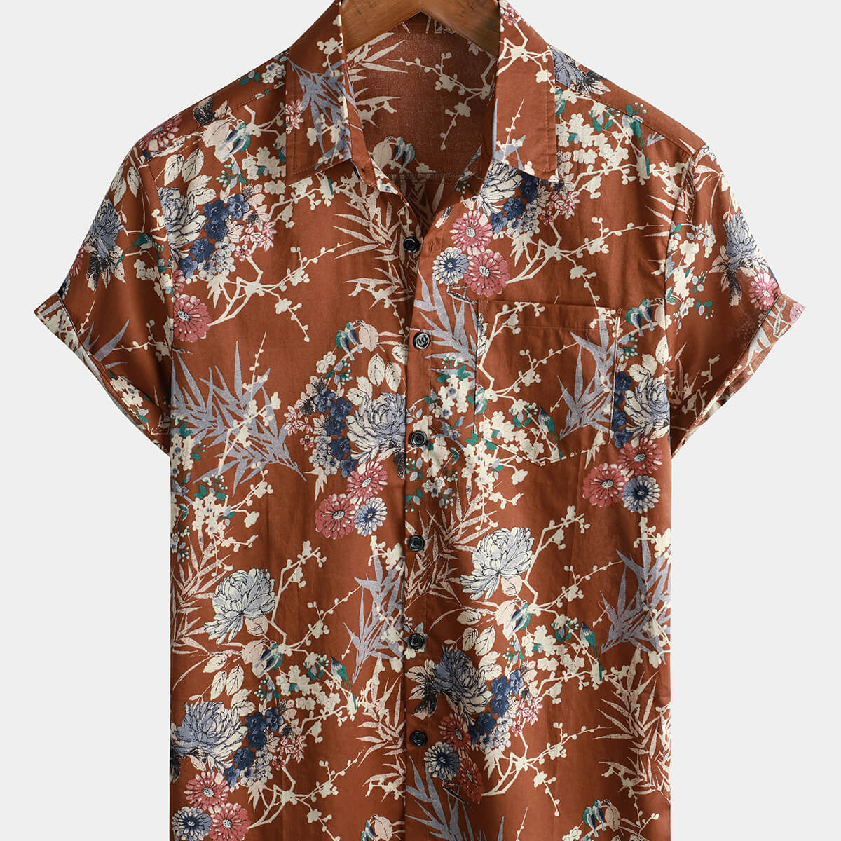 Chemise d'été boutonnée à manches courtes en coton marron pour homme avec poche de vacances