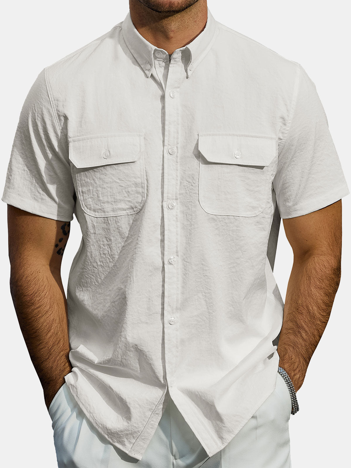 Chemise boutonnée décontractée à poches solides pour homme